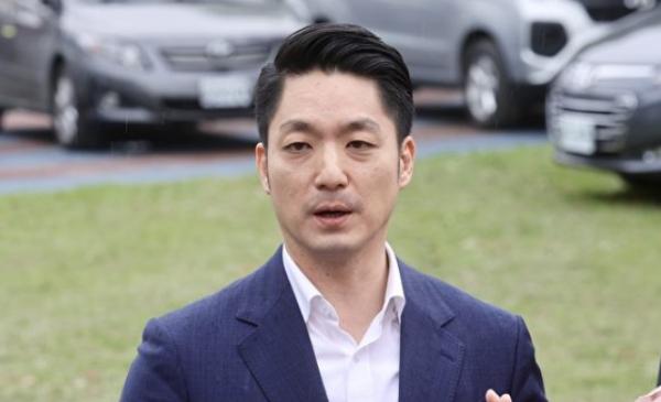 1月12日，台北市长蒋万安在接受岛内媒体《中国时报》专访时，谈及身份认同时明确表