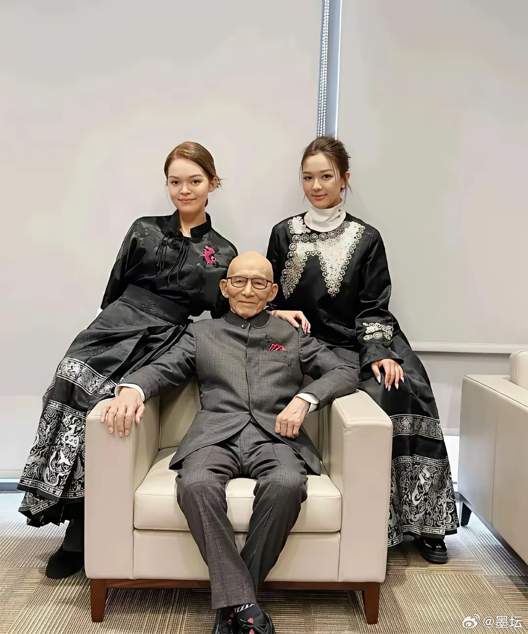 游本昌和他的两个孙女！ ​​​