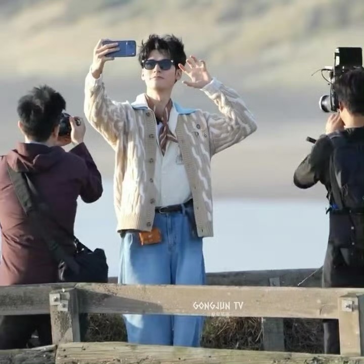 风替龚俊吹出来一个小猫耳朵🐱🥺风替龚俊吹出小猫耳朵