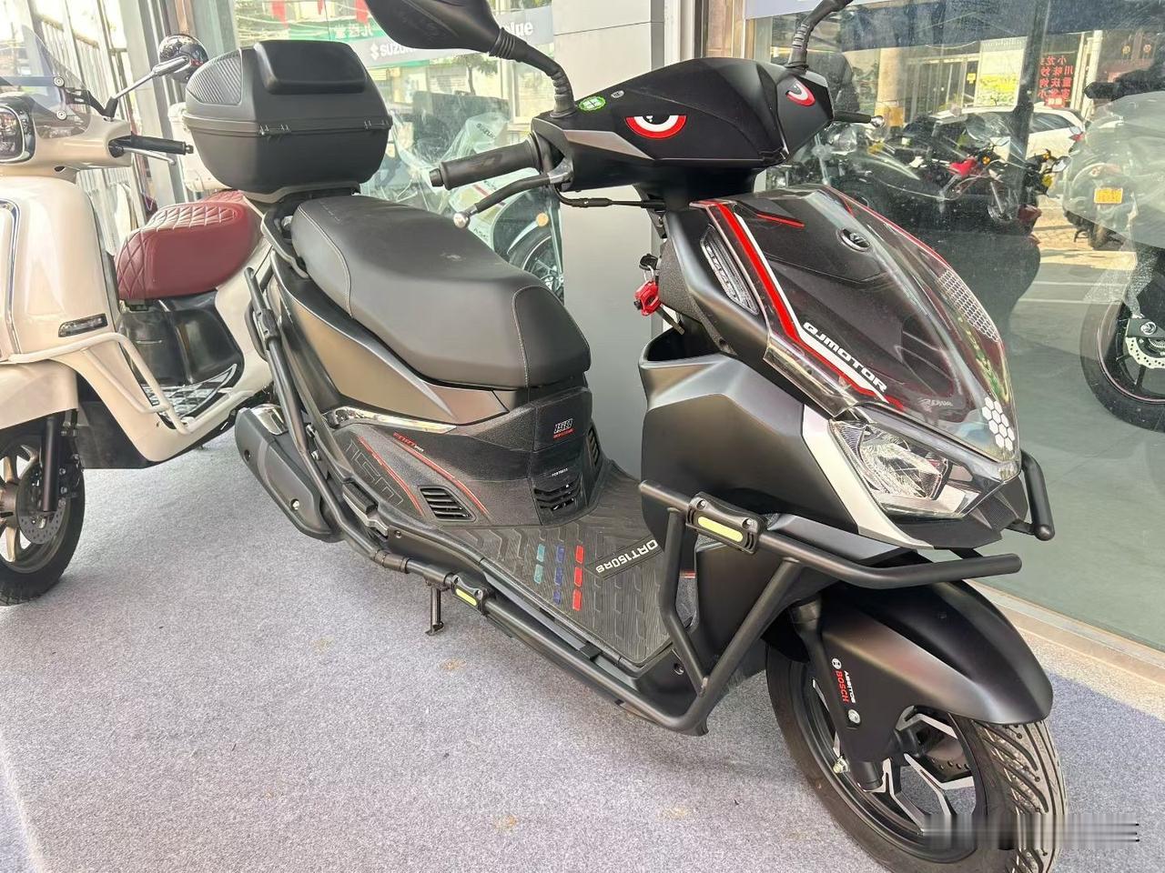 25年的钱江鸿150RS，才跑1100公里，简直就是准新车！这可是水冷四气门的，
