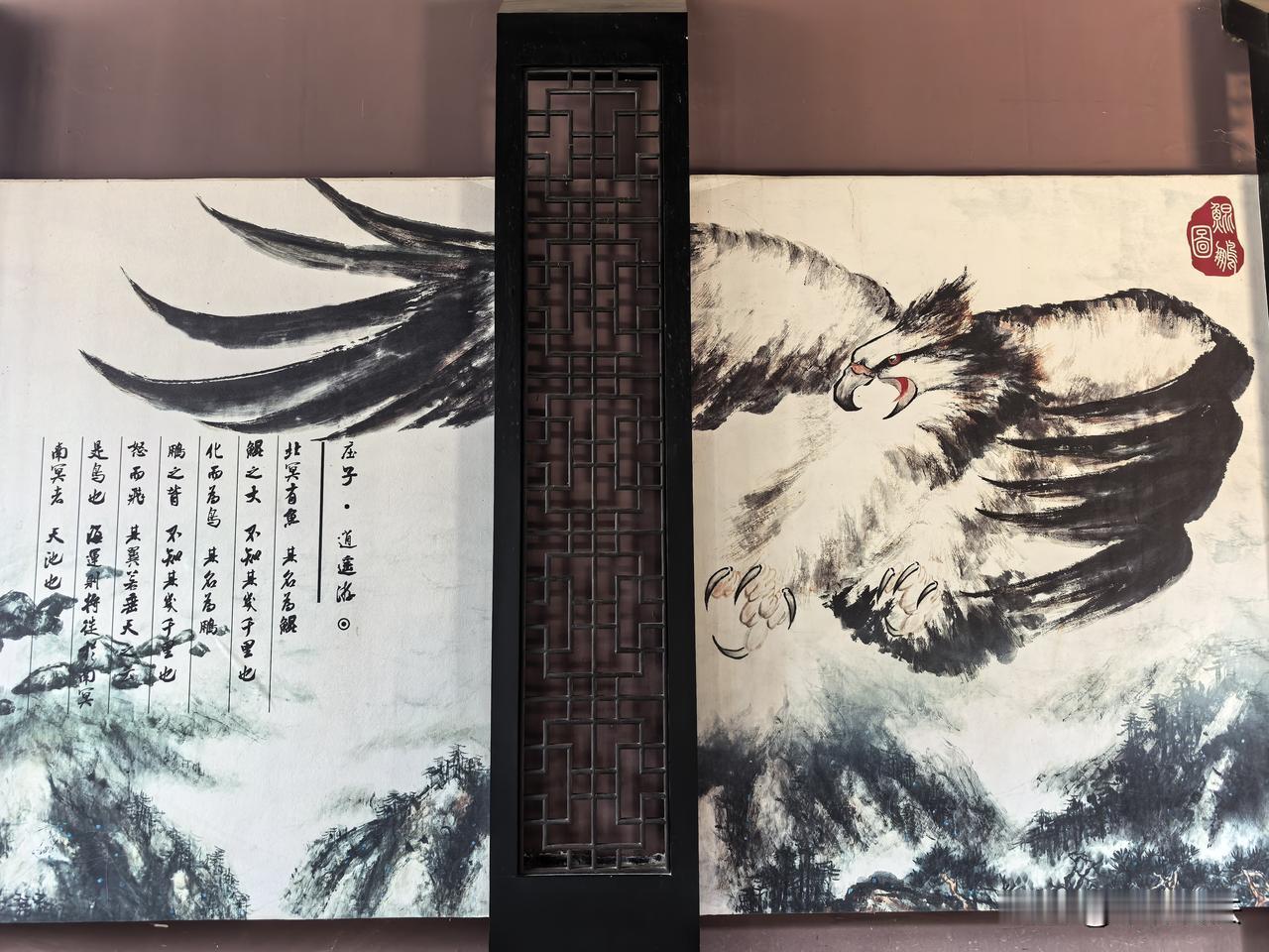 雕塑家用一块普通的石头雕了一只鹰，栩栩如生，振翅欲飞。
观者无不惊叹。
问其技。