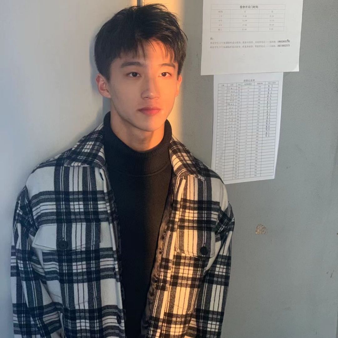 黄景瑜签新艺人了，包洪瑜！恭喜黄老板签新人  多多挣钱 ​​​