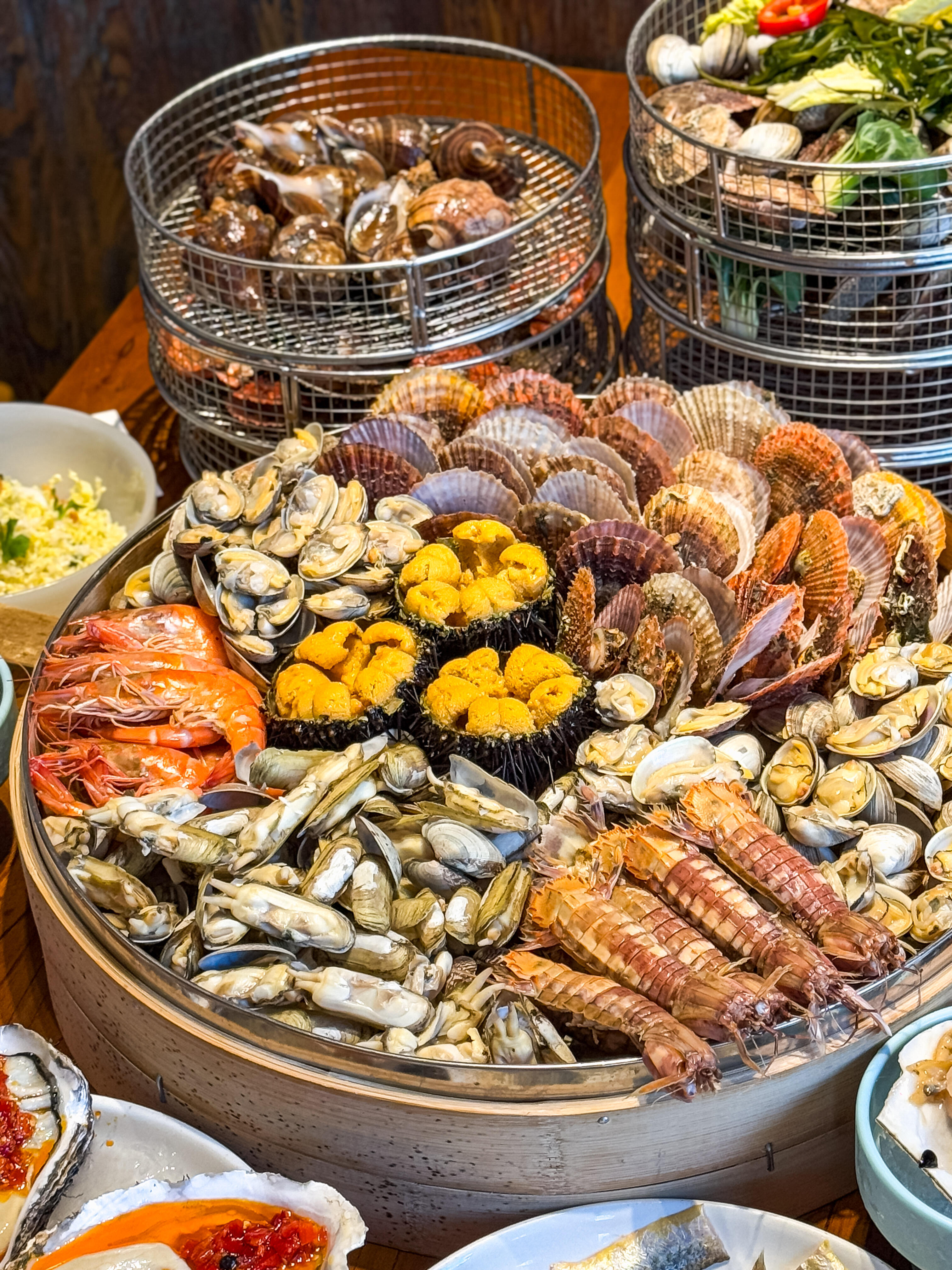 海鲜脑袋一定要去一次大连北纬39°海域孕育出鲜甜冷水海鲜，飞蟹、海胆、海肠捞饭样