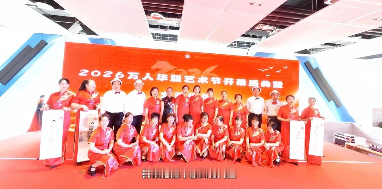 去看了一眼2026年4月下旬的重庆华服节，
还是那个问题，怎么一会儿叫华服，一会