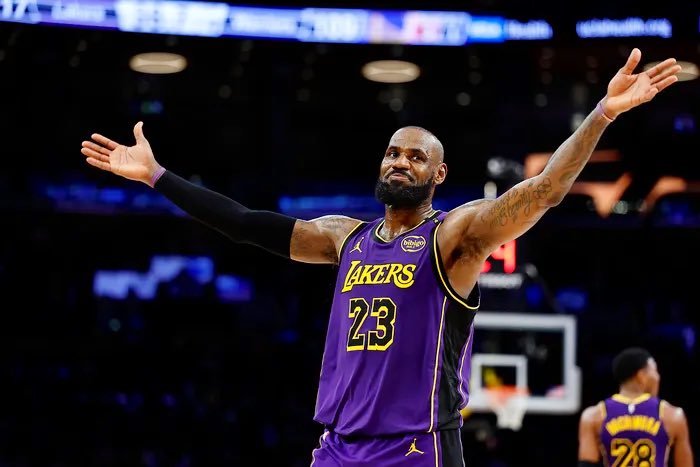 只要今天文班亚马带队战胜火箭，詹姆斯和东契奇再带队赢下掘金，湖人就能重回西部第五