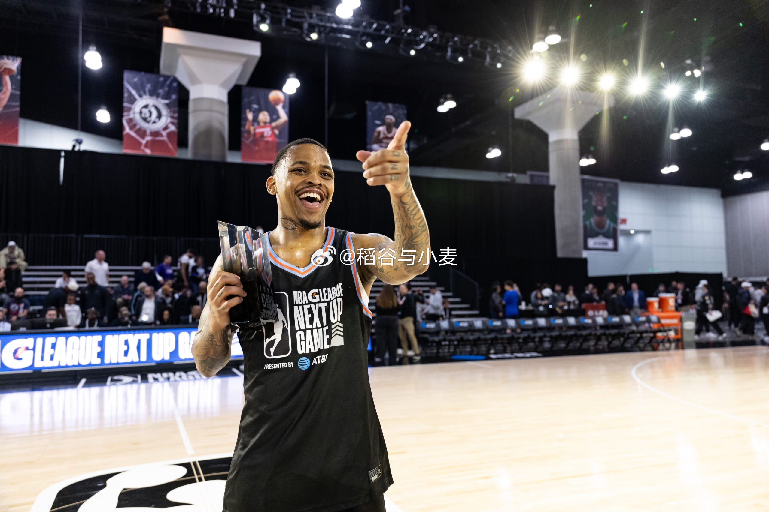 最近两个与各自在NBA发展联盟球队完成买断的球员分别是快船二队的杰伦-豪斯（Ja