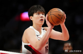 杨瀚森成为第五位NBA得分破百的纯血中国人 诺里说他能等来的机会有两种：一是罗威