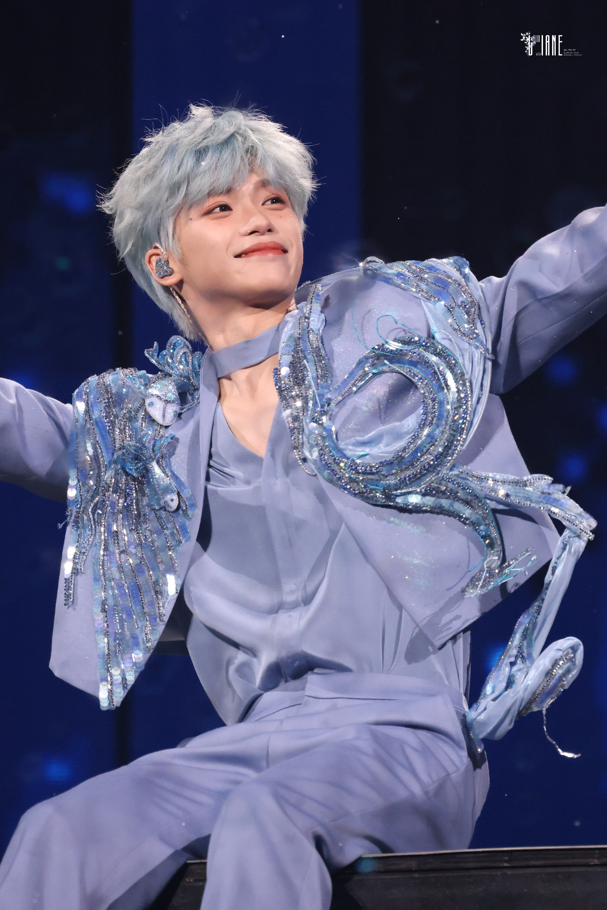 梓渝 zy梓渝科颜氏品牌青春代言人 明天不一定更好，但更好的明天一定会来。