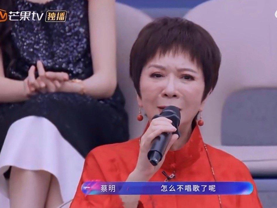 蔡明经常去叶一茜直播间网购 叶一茜回应不唱歌了 哦哟哦哟。就是说蔡明老师还挺潮流