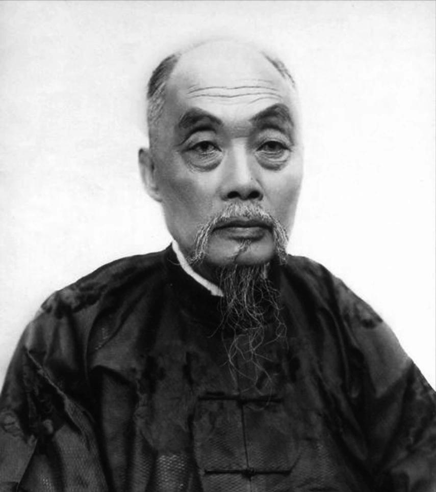 张謇这个人，可以称得上中国近代教育的鼻祖了，或者说是中国高等教育的鼻祖，也不为过