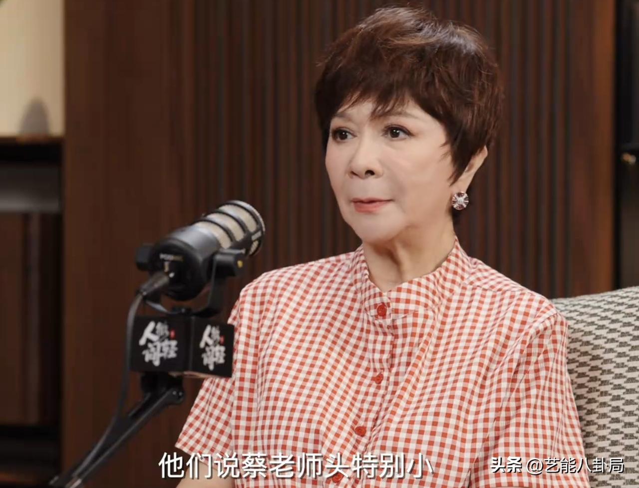 64岁蔡明说：我的头太小，机器人装不下32个电机，工程师只能连夜改造！

8月1