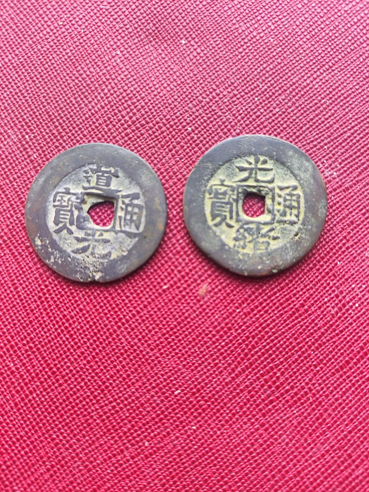 康熙通宝铜钱值多少钱?展示二枚清代红钱美品。