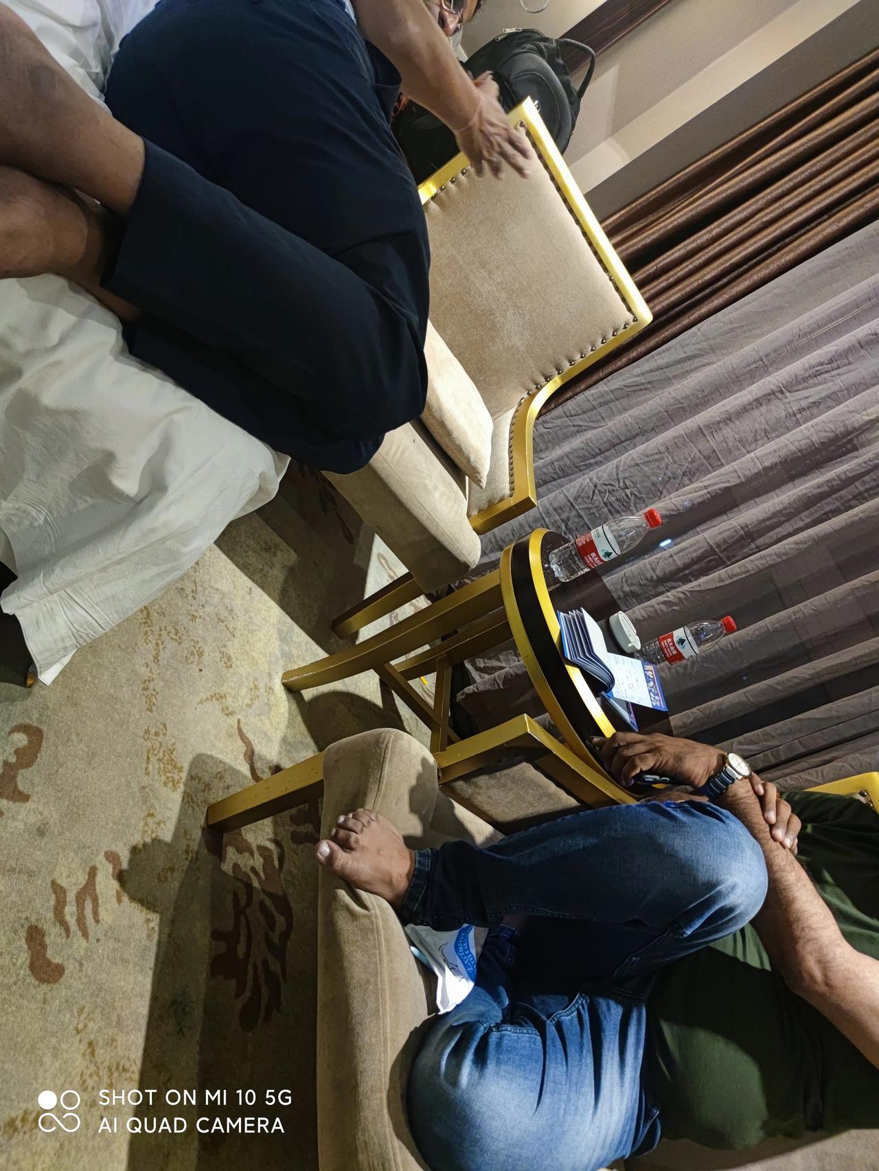 今天被印度老客户diao了一顿，说我手头上这么多订单都做不完，还去参加展会干什么