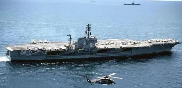 1995年11月24日凌晨，阿拉伯海的风浪里藏着致命陷阱。


20岁的美国海军