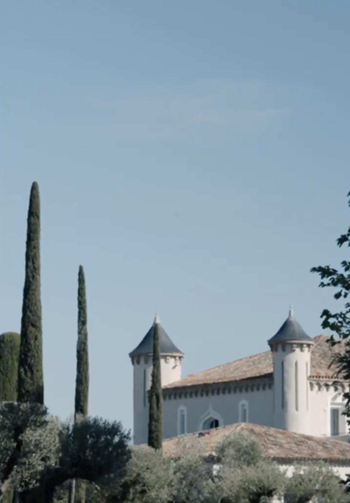 《白莲花度假村》第四季正式开机。本季发生在戛纳电影节期间的法国度假古堡中，海伦娜