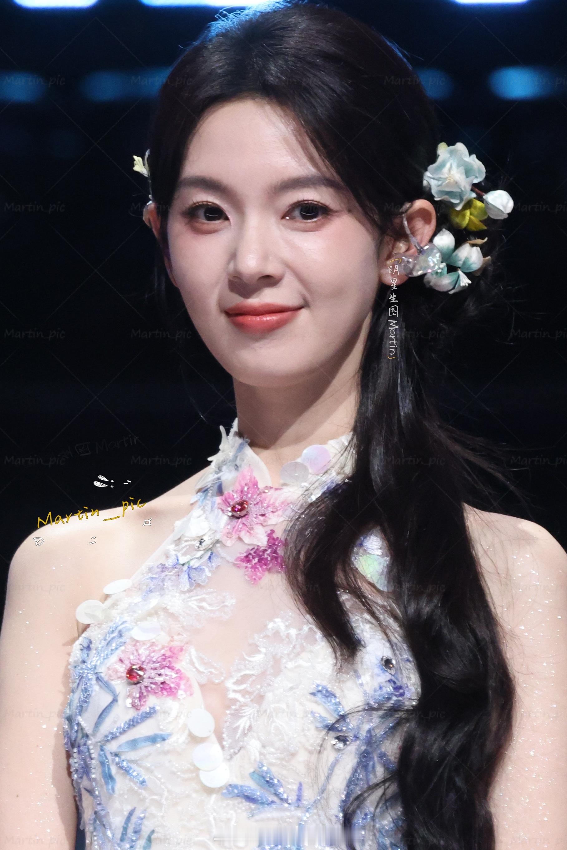 陈瑶 陈瑶花开天下新年演唱会生图又是美成画卷的一天花仙子驾到四川卫视花开天下陈瑶