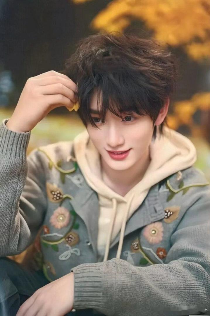 丁程鑫心动挑战配音丁程鑫你小子也太会配了吧！这话说的太撩了！“只能抱一下吗，可我