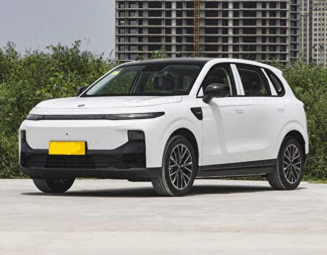 10万级纯电SUV“全能卷王”，4.51米长+610续航+800V快充，真香！