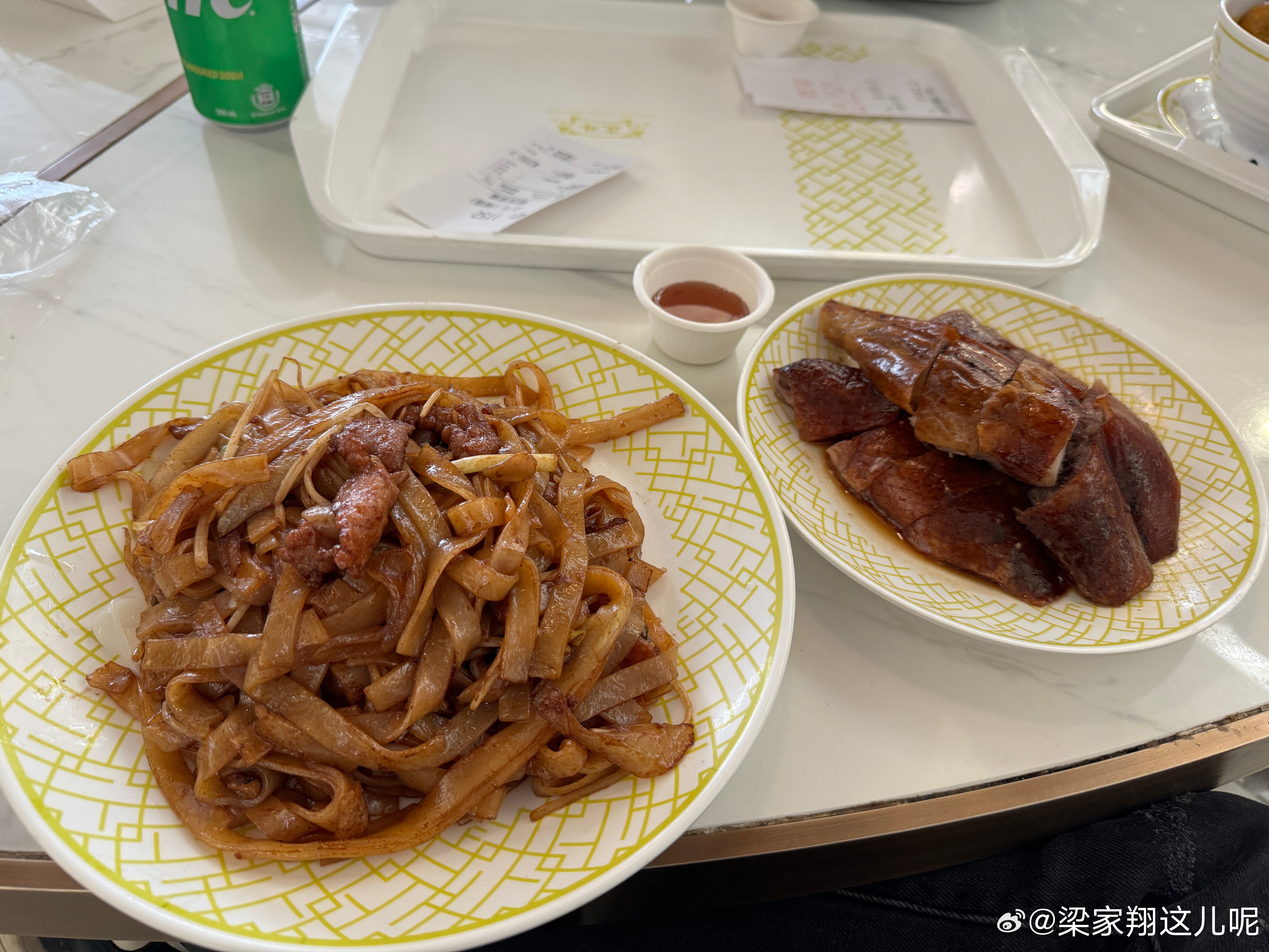 干炒牛河没味儿，烧鹅是凉透的……这俩菜300多花的真冤啊[裂开]  ​​​