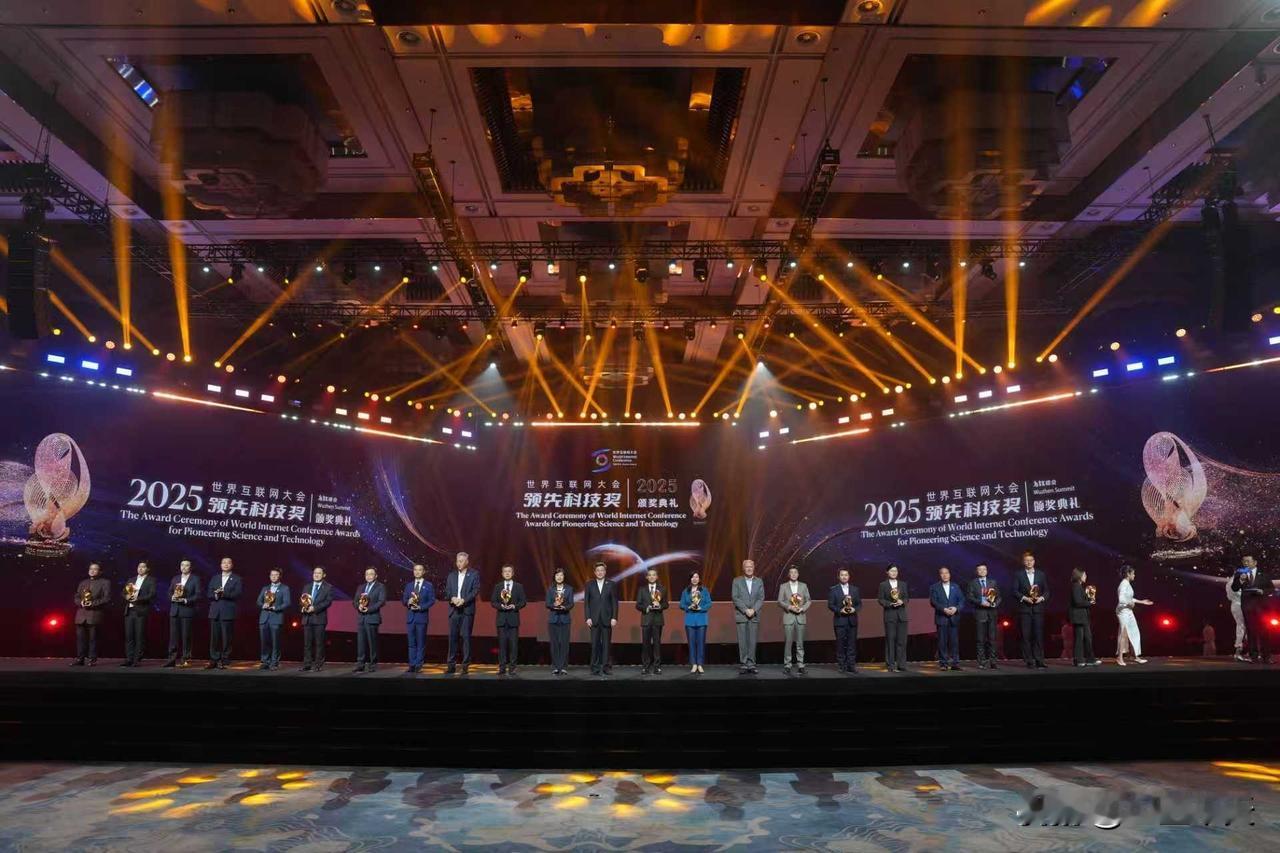 【百度又又又登上世界互联网大会领奖台！数字人技术连续三年斩获领先科技奖】

近日