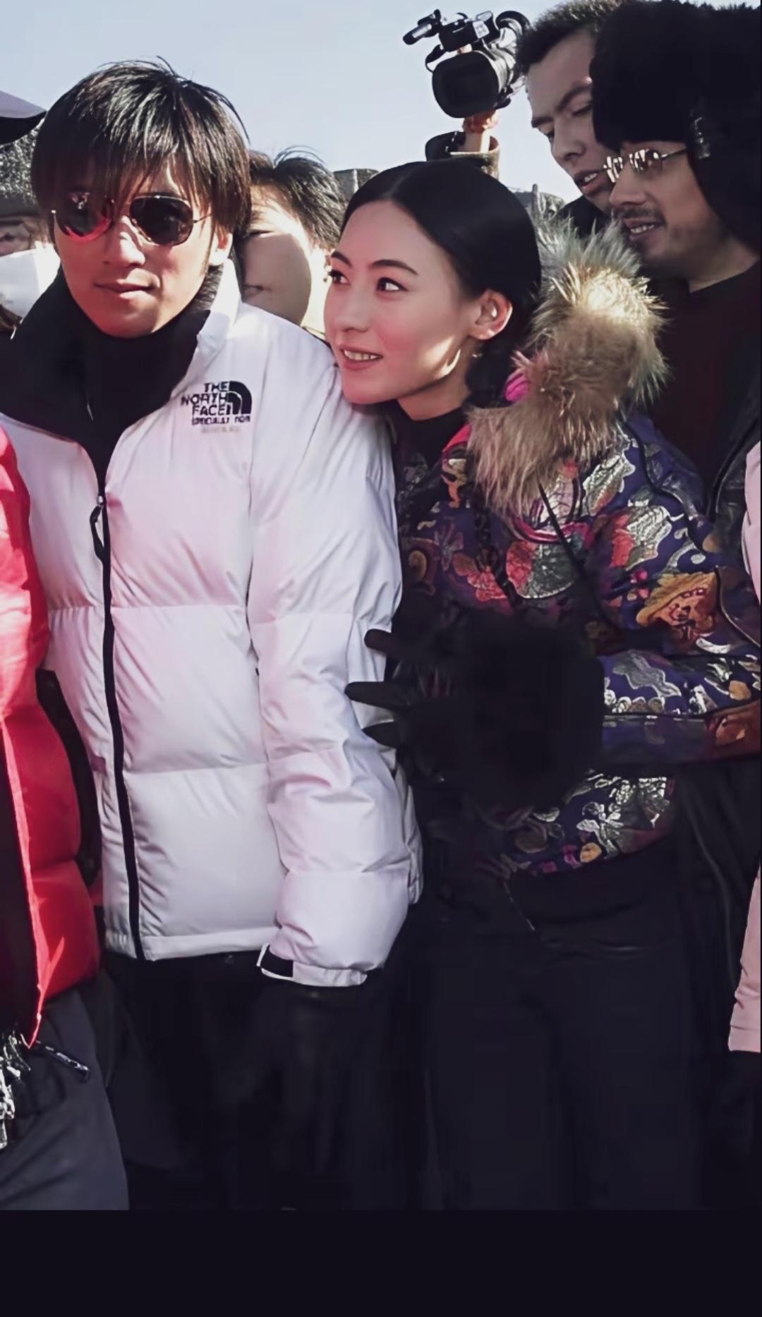 那时候他们官宣结婚时。感觉他们是最般配的一对。靓男靓女。后来好可惜哦。有认出他们