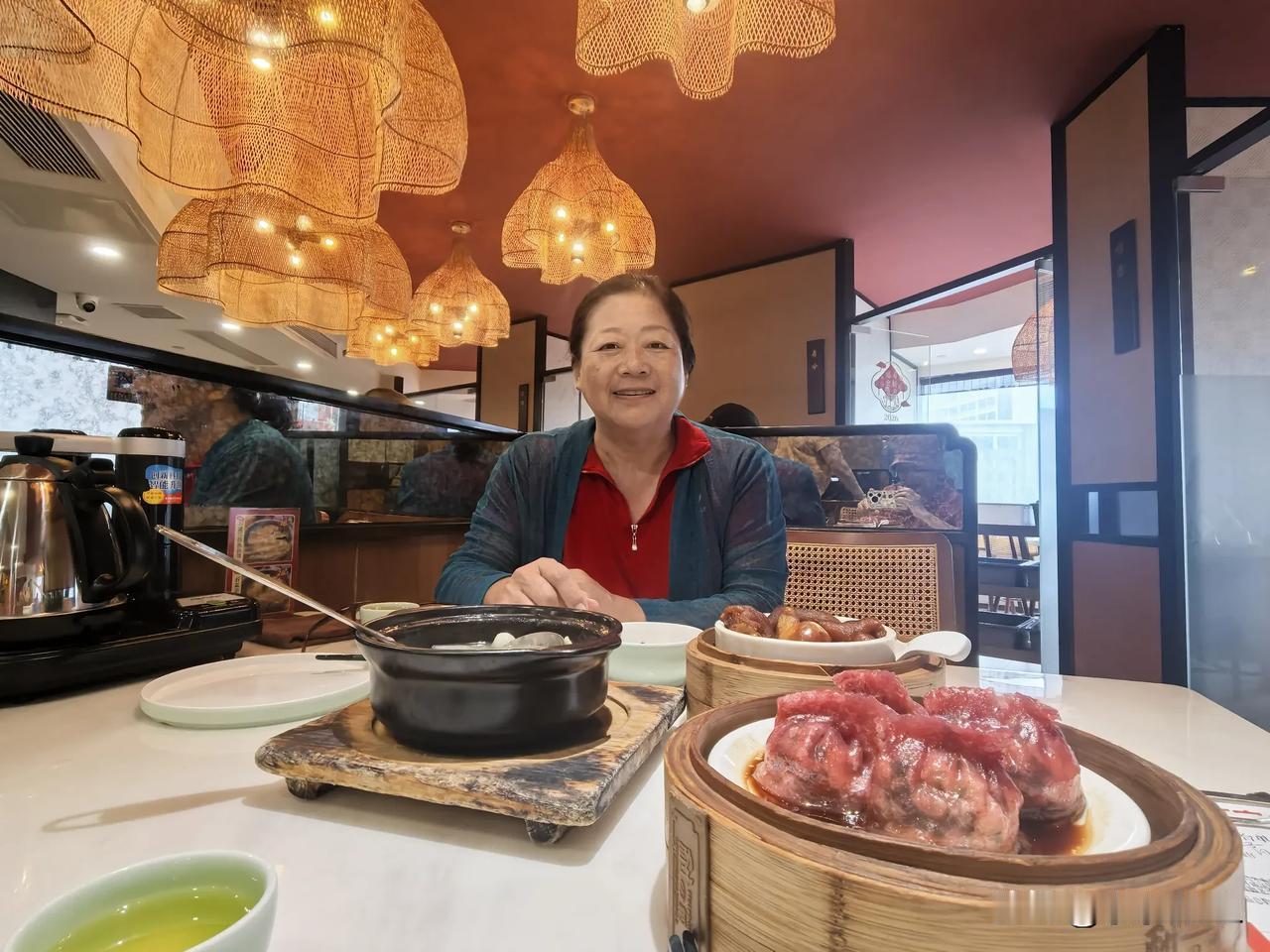 继续在搜索美食，发现好久不见的蚕蛹，你敢吃吗？
晒出我的今日美食
今天发小蓝玉又