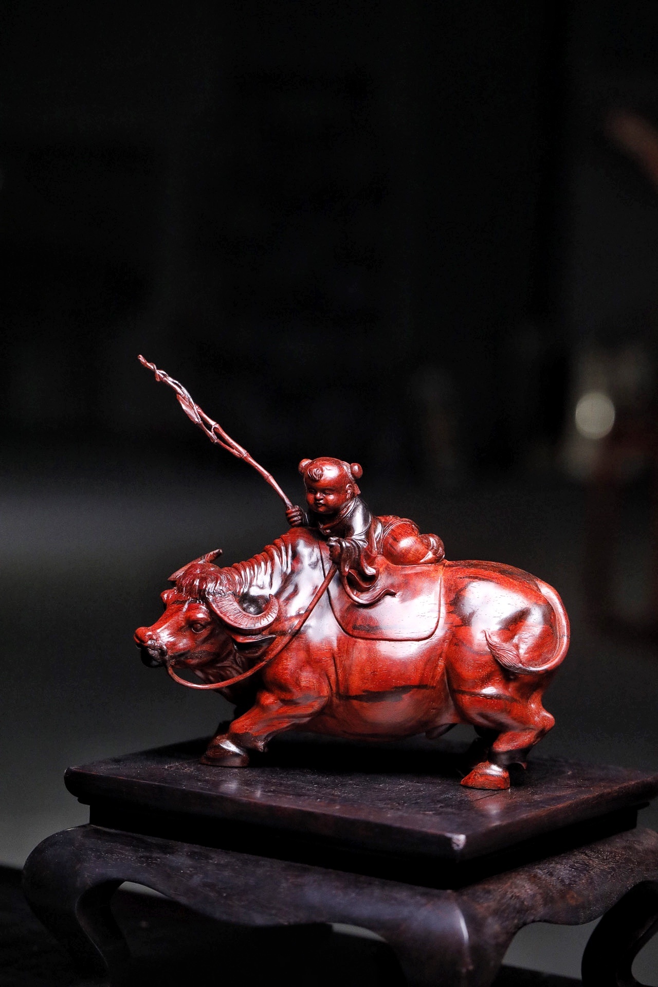 小叶紫檀｜牧牛童子高油密老料成器，整木雕琢牧牛童子。童子憨态可掬，水牛身形雄健，