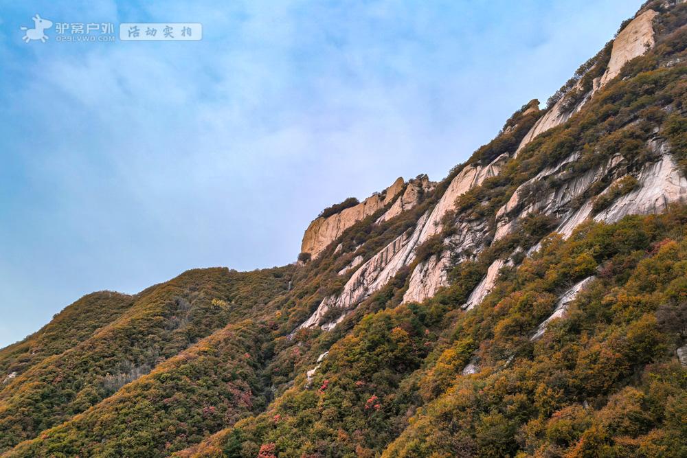 #秋日生活记录##秦岭美景##我的户外日记#前方领队探路实拍，秦岭神仙台美景！山