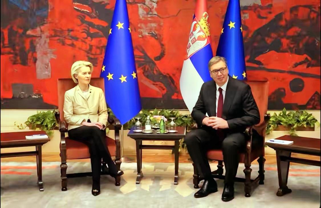 实在是欺人太甚了

10月9日，塞尔维亚总统武契奇参加欧盟西巴尔干领导人峰会，竟