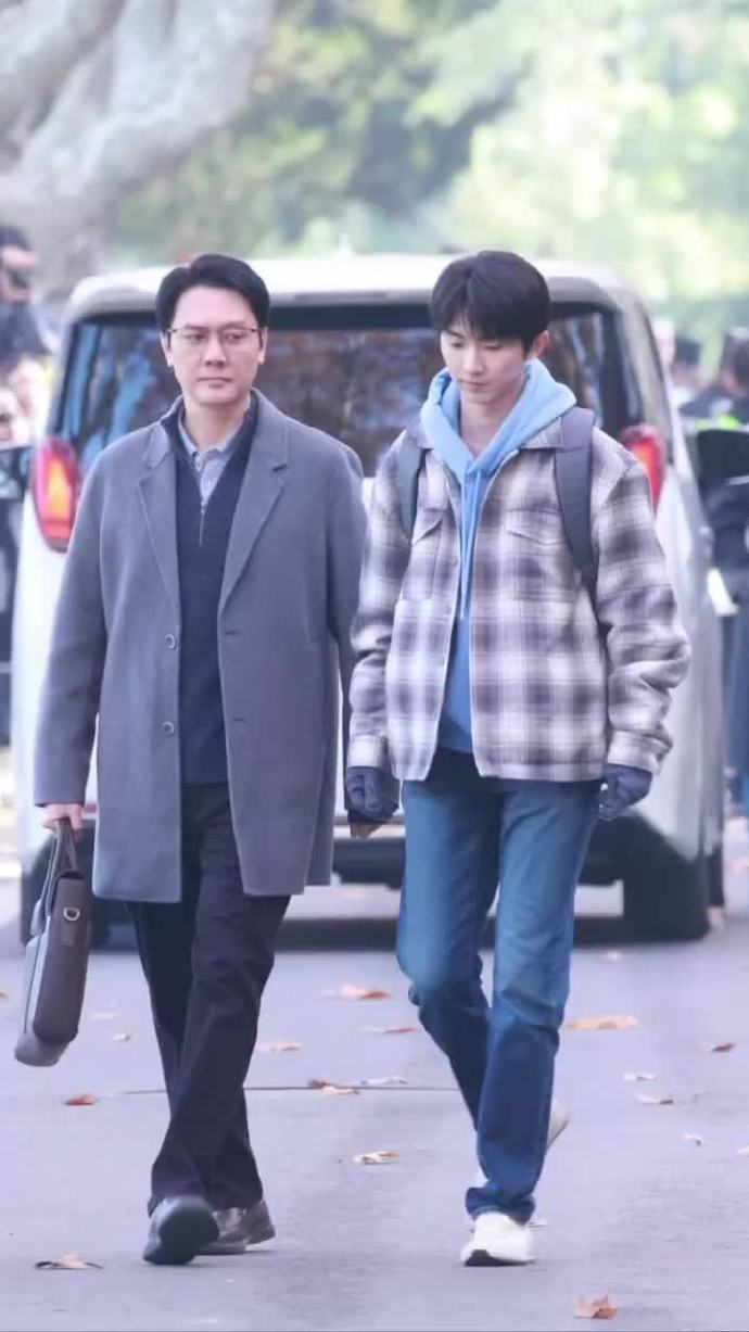 冯绍峰马嘉祺同框马嘉祺冯绍峰拍戏 冯绍峰马嘉祺同框，马嘉祺冯绍峰拍戏，谁懂两位是