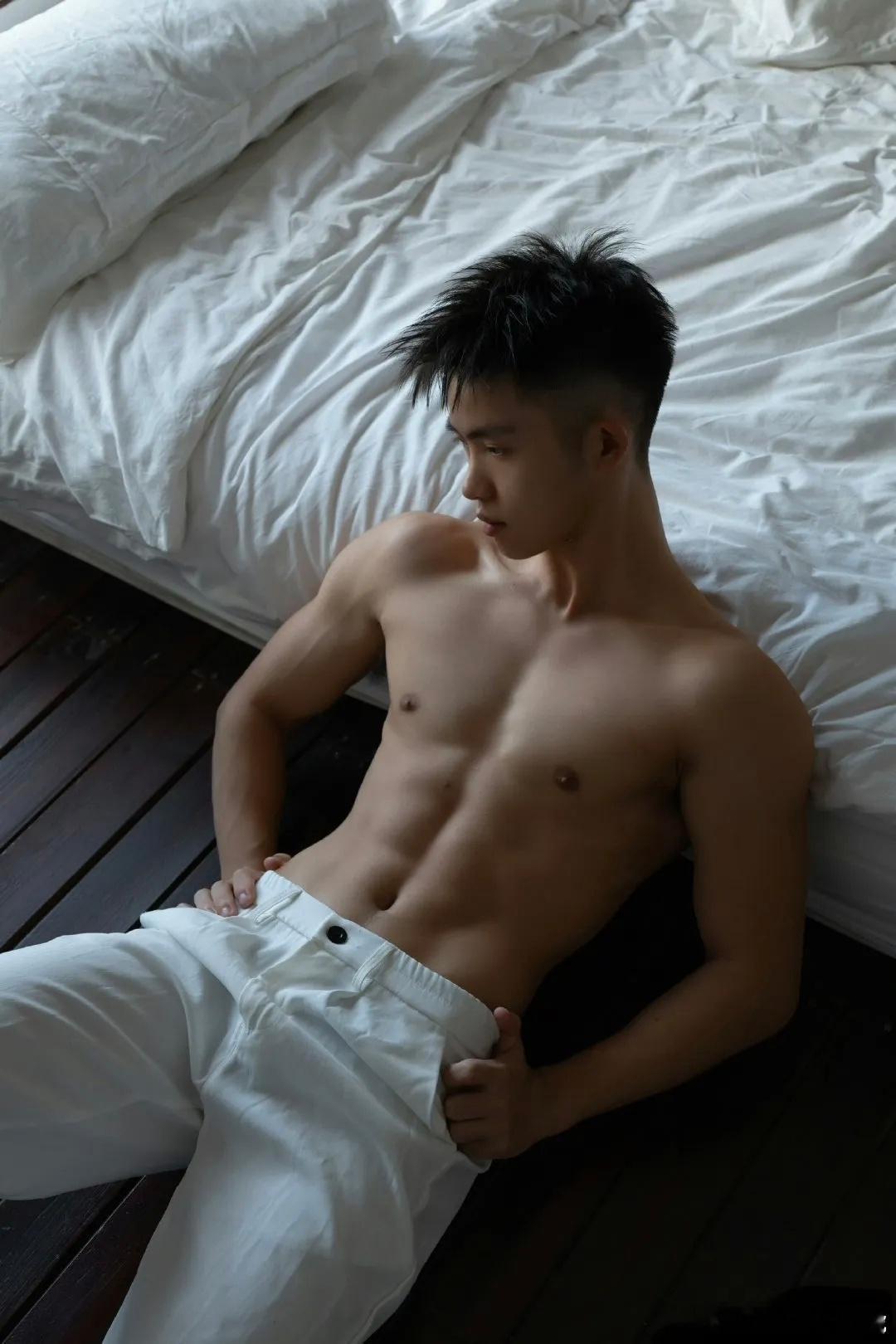 减肥主食排名减肥太难了，其实就是少吃饭。还有就是要健身。加油吧少年。 ​​​