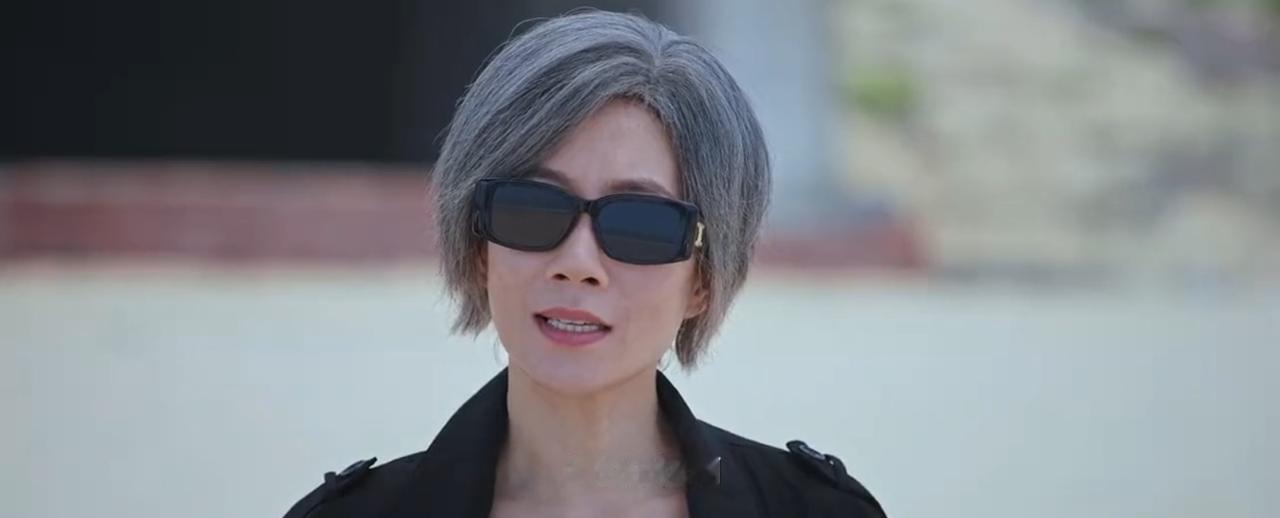 505其中的3000万原来是他的……
《迷墙》女大佬李槿出狱了，刚刚出狱就去了清