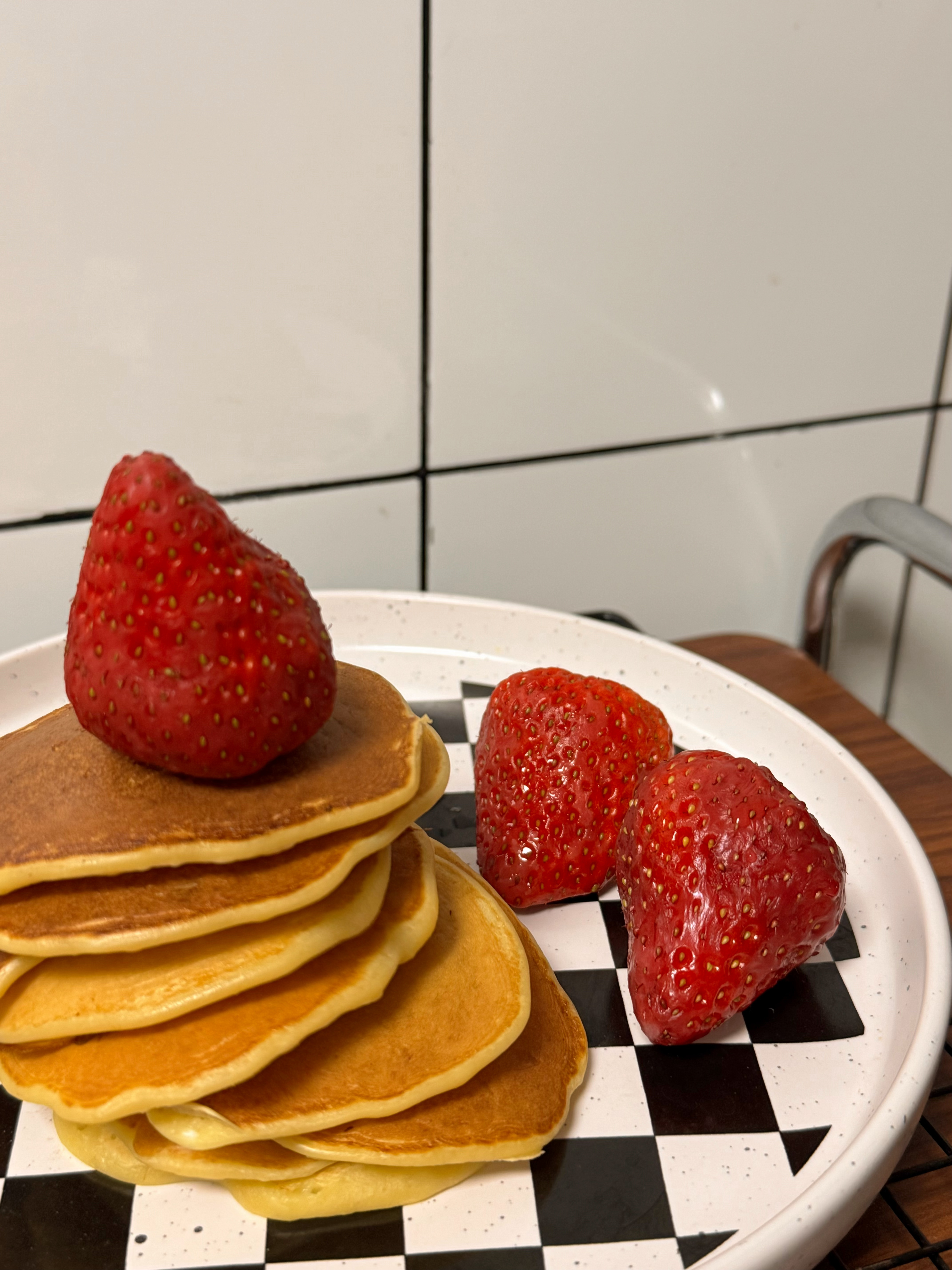 今天晚上饮水机吃饭的事情感觉很鲜明的能看出来我家几个人的性格哈哈哈哈哈哈哈（我觉