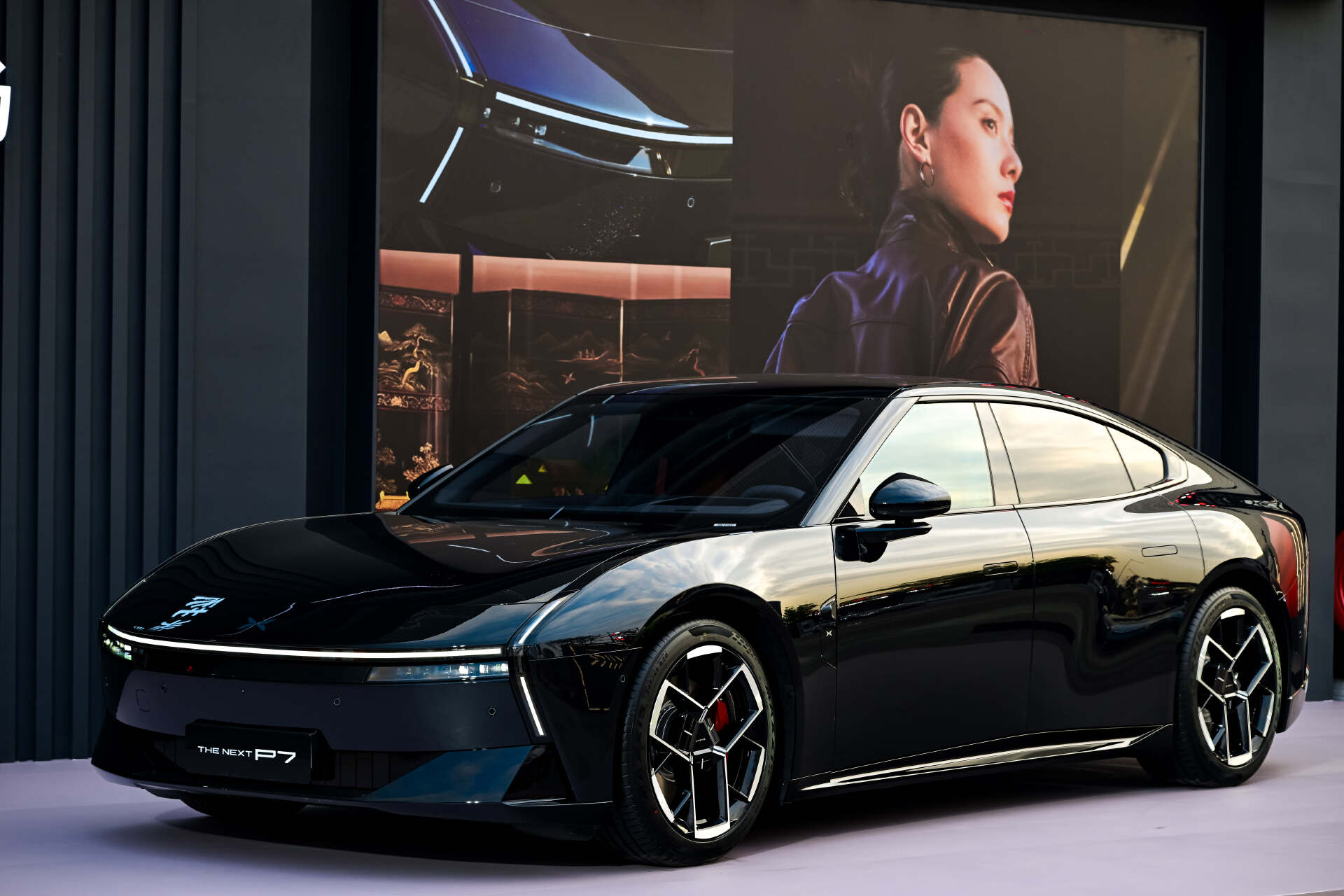 闪电快讯｜小鹏P7发布新增版型与车色，第二代VLA上车，售价20.38万元起