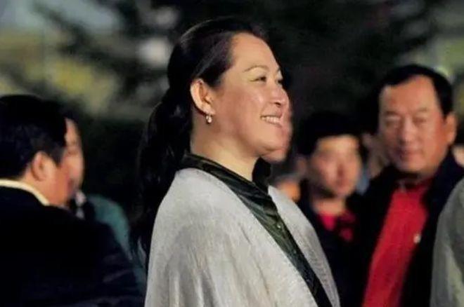 1991年，走红后的赵本山向妻子葛淑珍提出离婚，葛淑珍说：“离婚可以，那你要给我