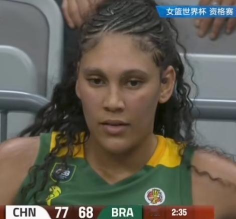 昨晚，让巴西女篮扎心的是，不光中国球迷期盼着一场胜利，捷克女篮也没闲着，纷纷赶来