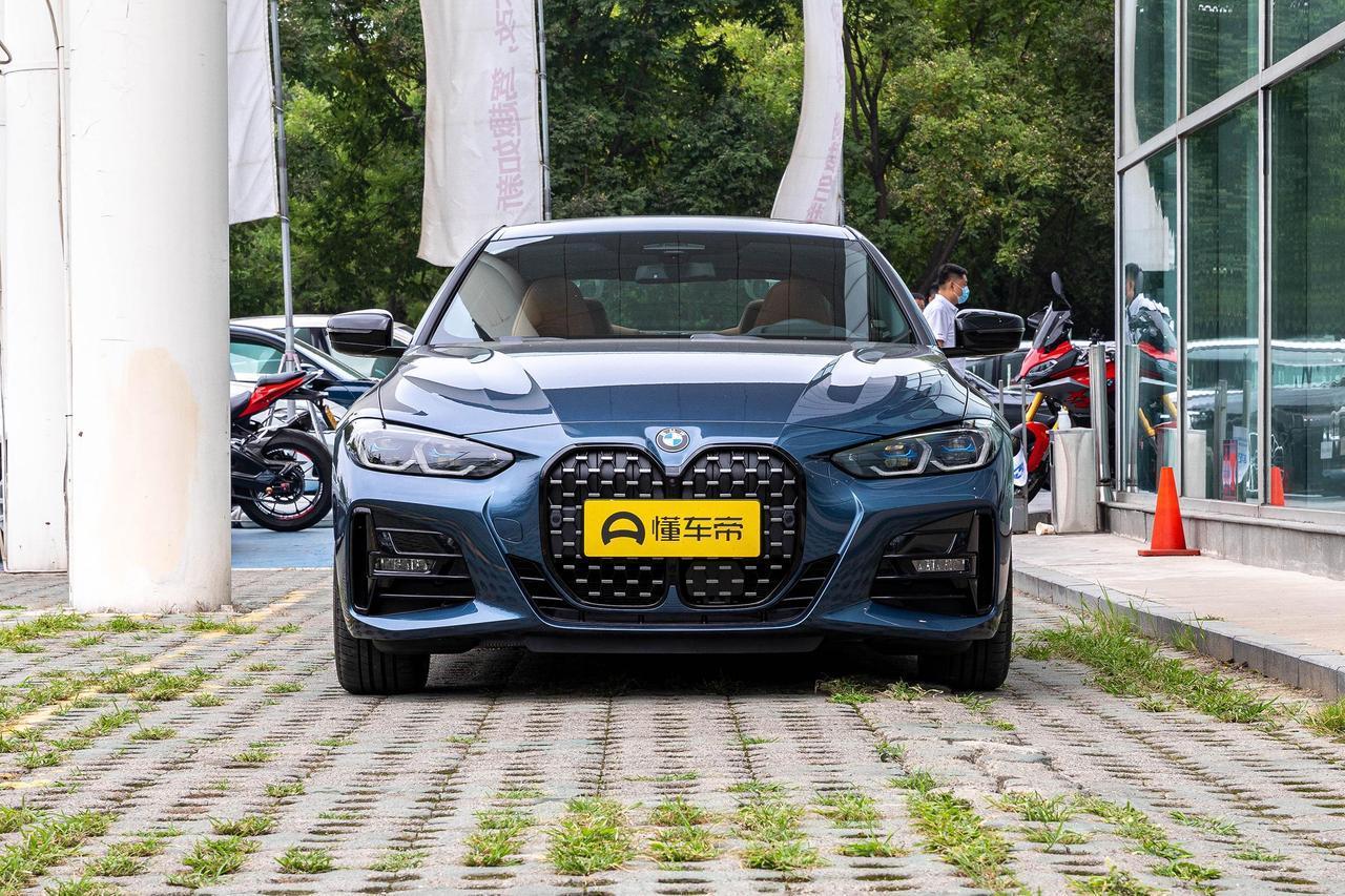 最近帮朋友看了十几台二手4系，跑了快一个月。价格看着诱人。
2014–2016款