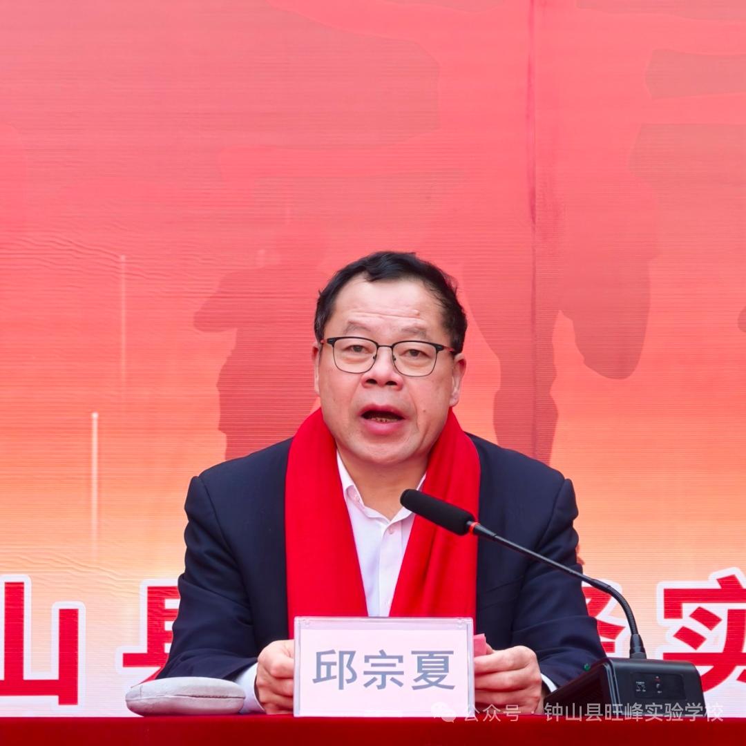 钟山县优秀共产党员、优秀优秀教师、优秀十佳校长
贺州市名校长培养工程
     