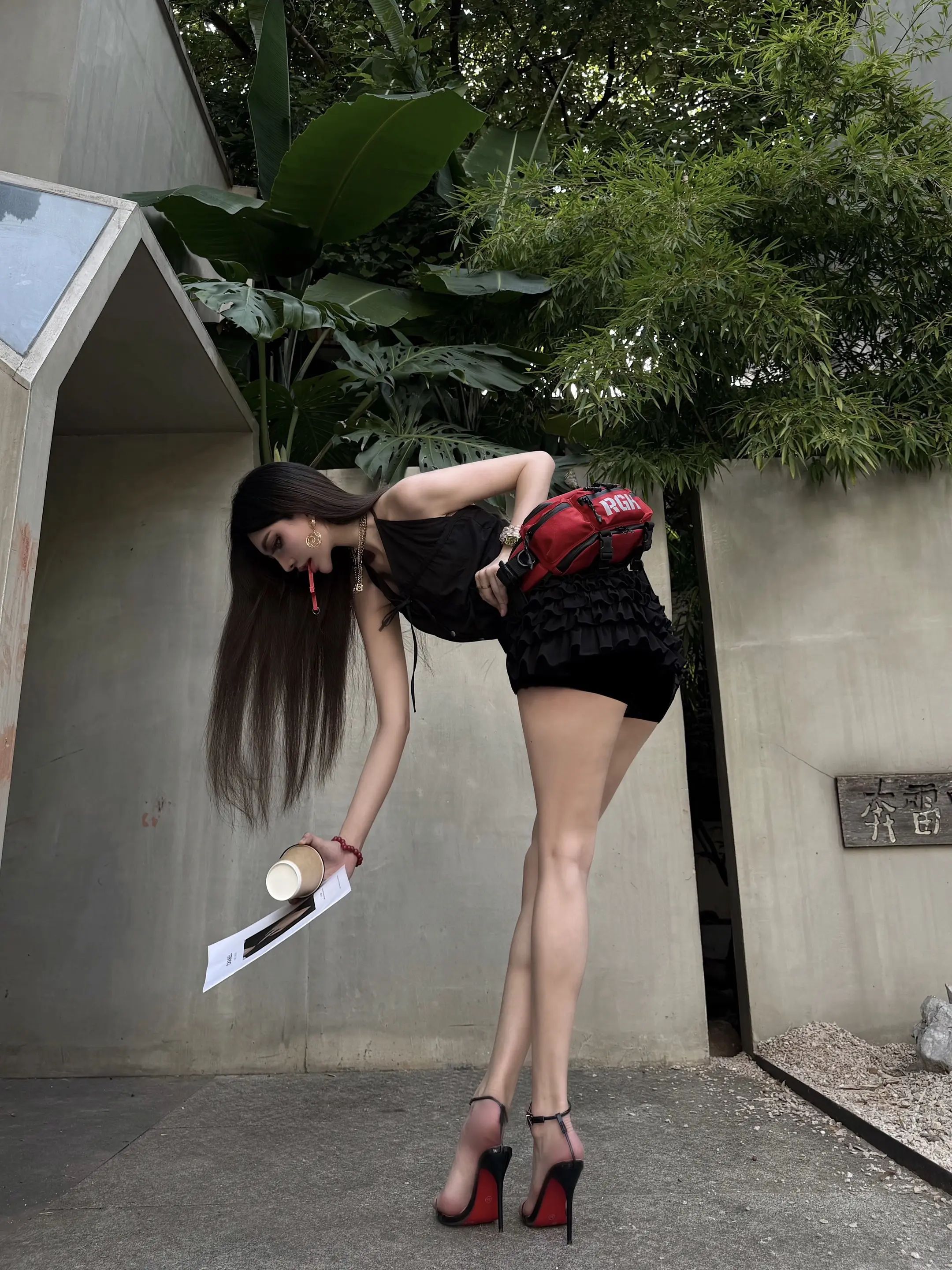 红黑御姐。