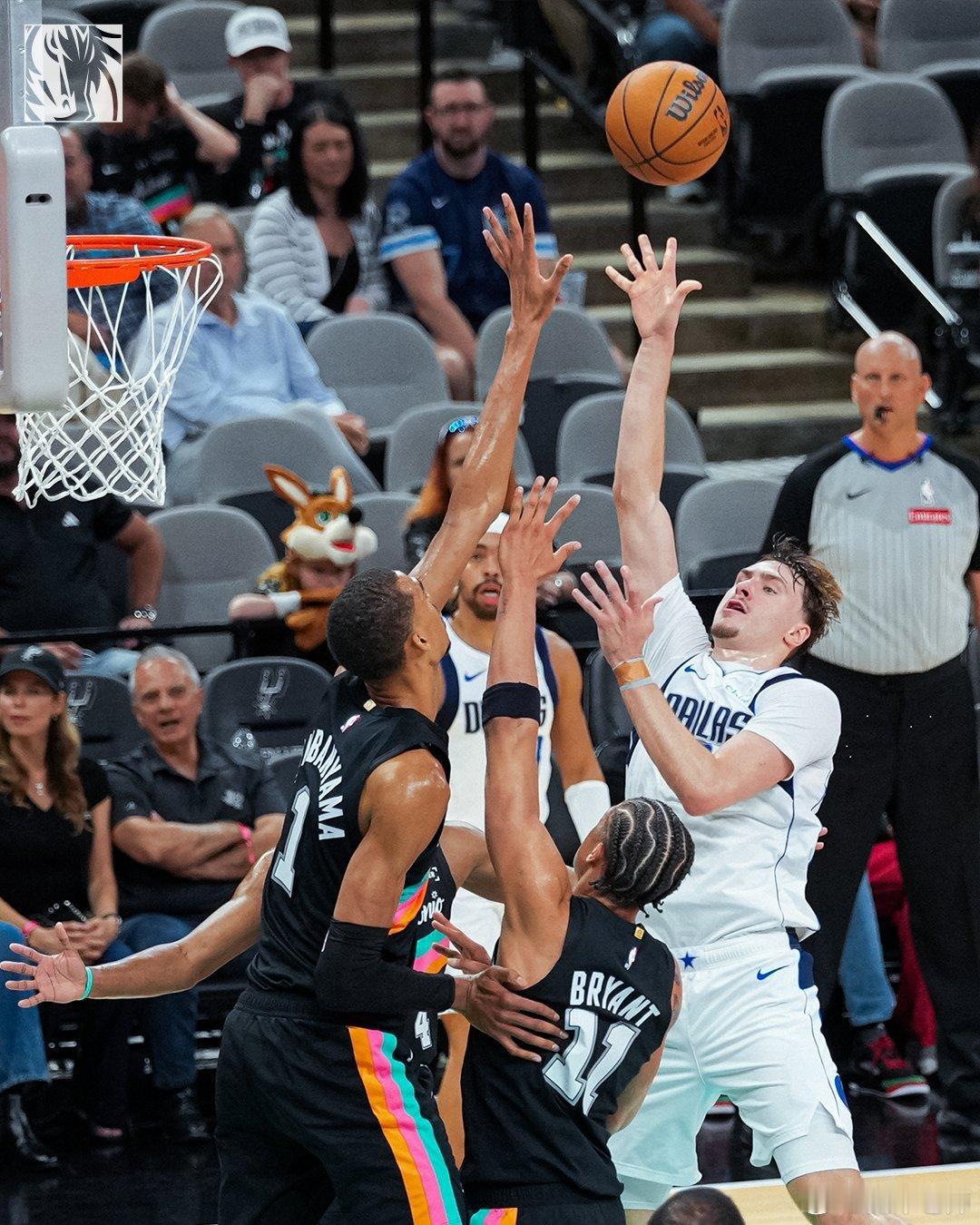 MFFL 今天弗拉格得到33分6篮板5助攻，这是他本赛季第6次完成“30+5+5