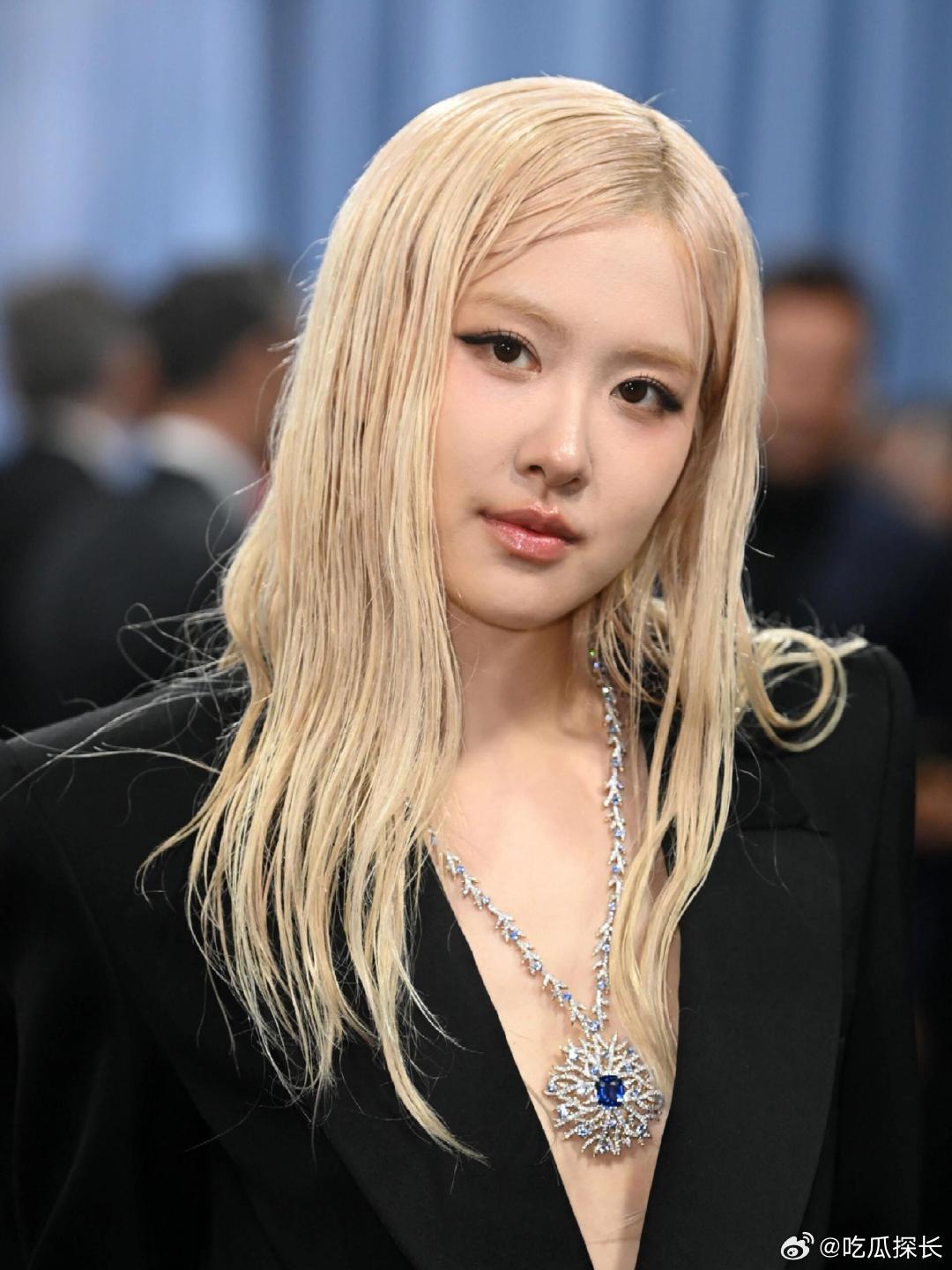 朴彩英7年间每两周一次发根脱色 朴彩英每两周做一次发根脱色，看得出发质已经不太好