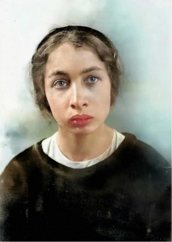 1918年，列宁遭遇刺杀，女刺客卡普兰对着他连开了三枪，很快杀手便被抓捕，而她的