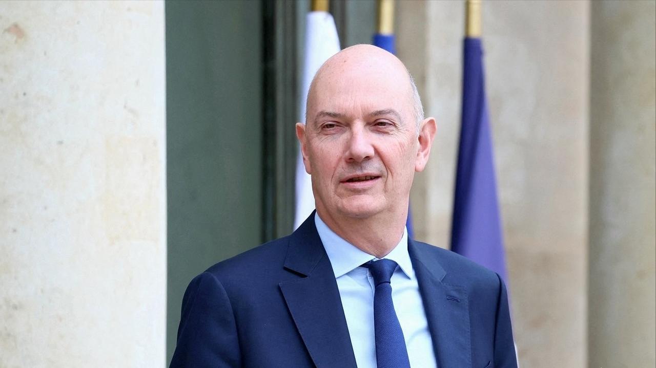 法国主动找中国谈！
3月16日，中国国务院副总理何立峰在中美经贸第六轮会谈之后，