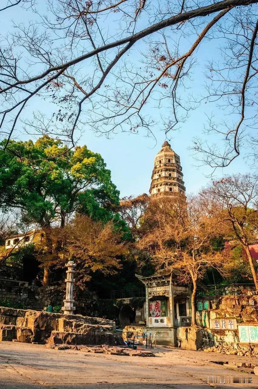 山不在高，有仙则名；水不在深，有龙则灵。一个景区，若蕴含历史故事，洋溢着浓厚的历