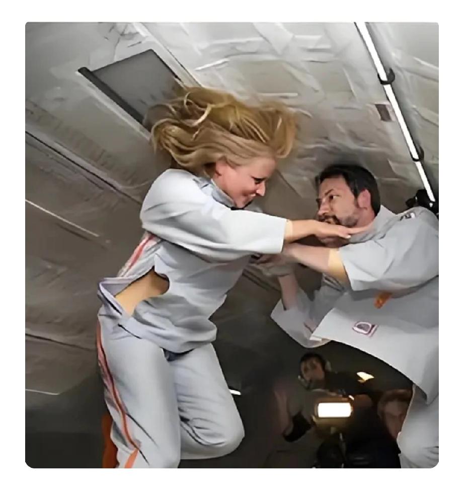 1992年9月，奋进号航天飞机载着7位航天员飞向国际空间站执行8天任务，其中马克