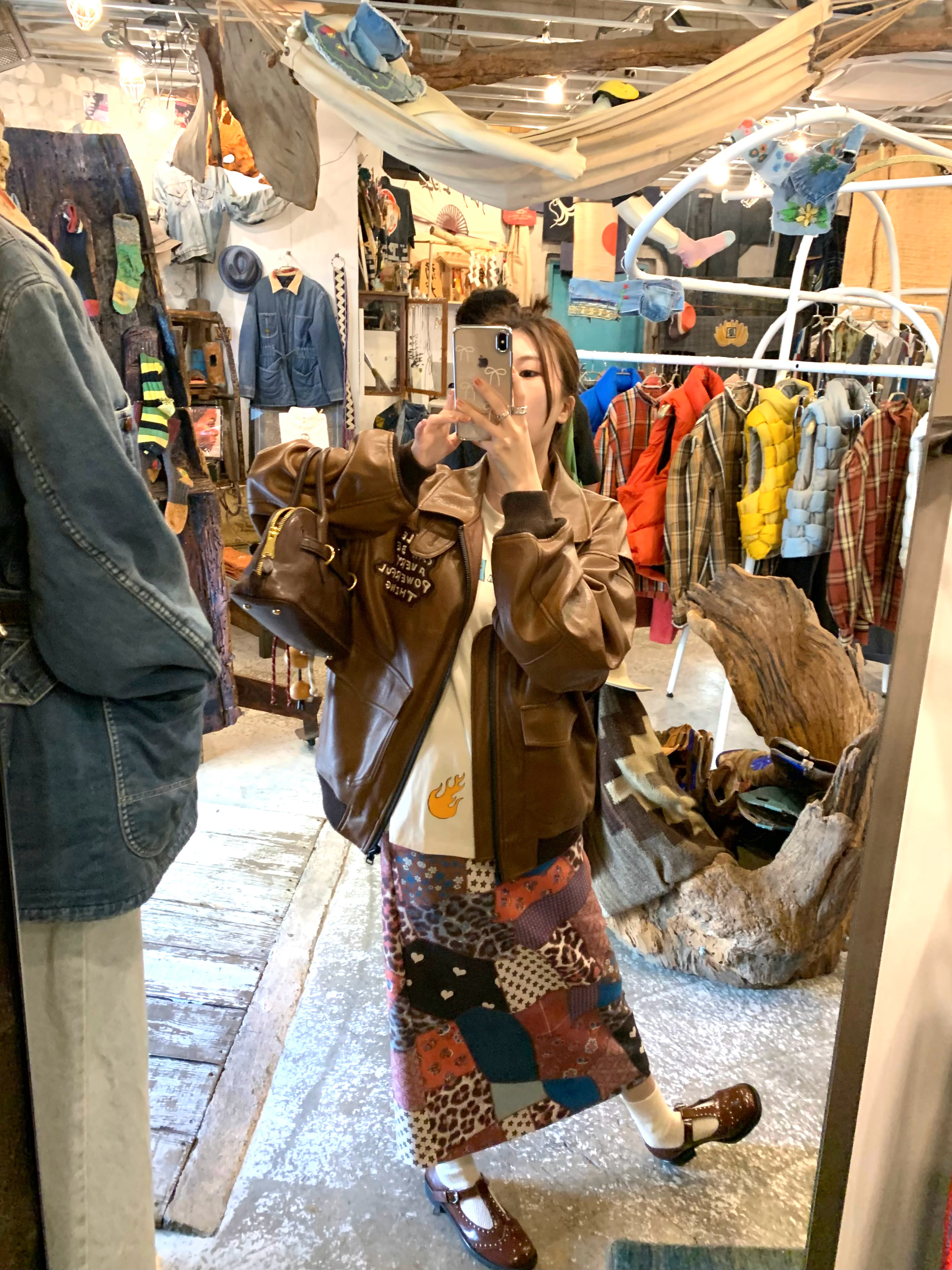 巴黎中古淘到的皮衣 皮衣里我最爱的就是咖色！前前后后搞了2个月 皮料肌理和颜色的