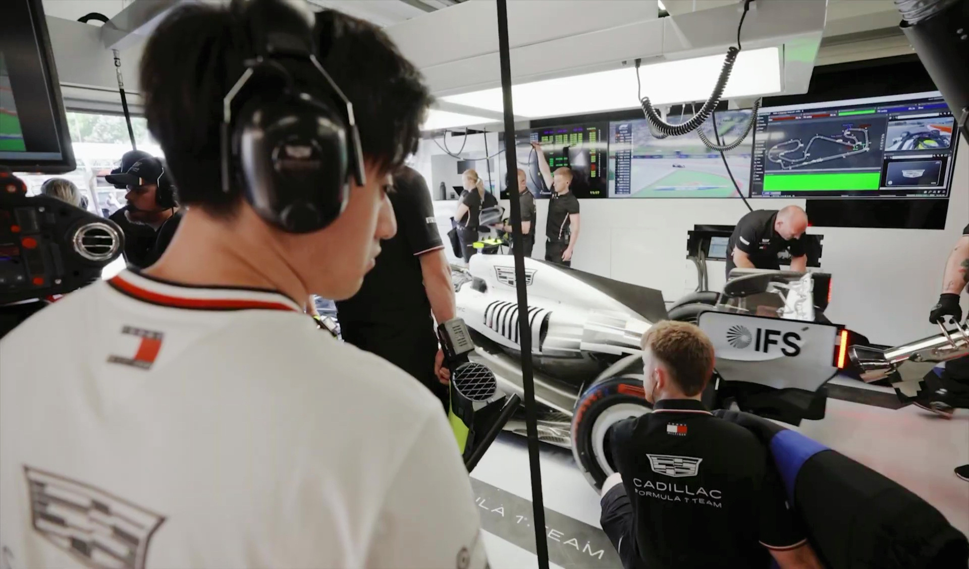 出现在凯迪拉克F1车队巴塞罗那站纪录片里的工作周2️⃣4️⃣💪🏻车手周冠宇F