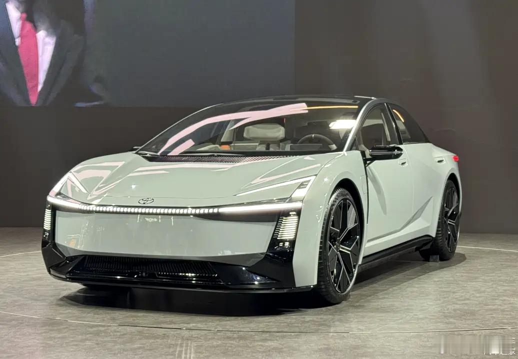 2025东京车展 丰田全球首发全新卡罗拉概念车，新车采用全新的外观设计风格，整体