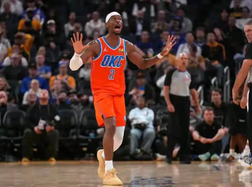 雷霆队恐怖之处有两点，第一强大的轮换防守让内线大杀器之称的浓眉戴维斯9中1苦不堪