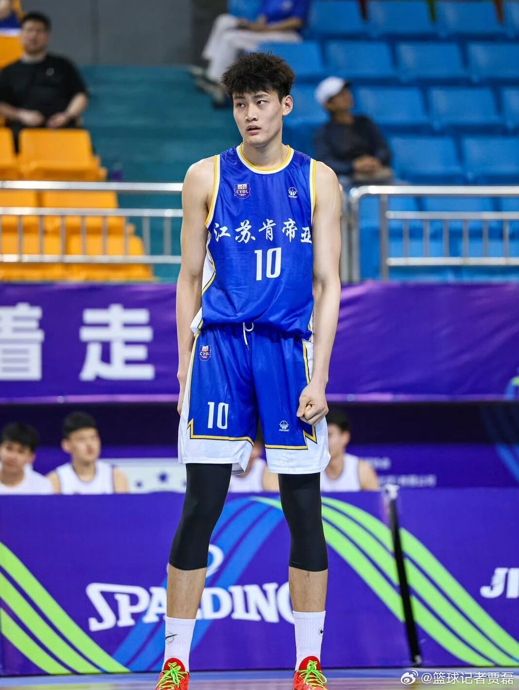 江苏球员吴嘉浩正式签约西甲穆尔西亚俱乐部，登陆欧洲顶级篮球赛场，成为首位征战西甲